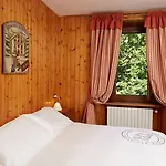 Dei Camosci מלון 3*