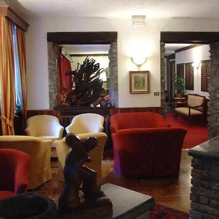 Dei Camosci מלון 3*